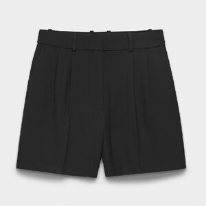 Aritzia Babaton Pleated Mid-Thigh Short (size 2)